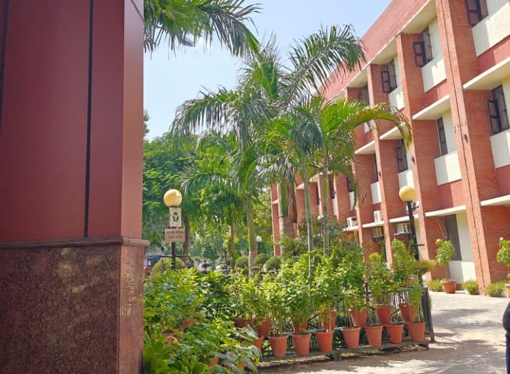 Shyam Lal College Campus photo 7